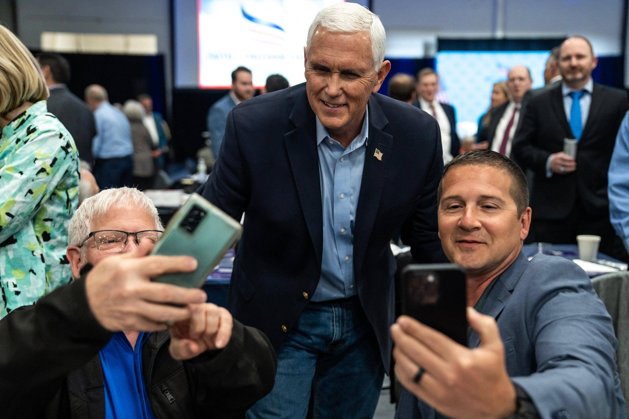 Syndication: The Des Moines Register Former Vice President Mike Pence poses for a selfie with Ron and Jason Patterson before the start of the Iowa Faith and Freedom Coalition s annual Spring Kick-Off, on Saturday, April 22, 2023, in Clive, Iowa. 042 2faith Freedom 003 Arw Des Moines IA , EDITORIAL USE ONLY PUBLICATIONxINxGERxSUIxAUTxONLY Copyright: xKelseyxKremer/ThexRegisterx 20518964