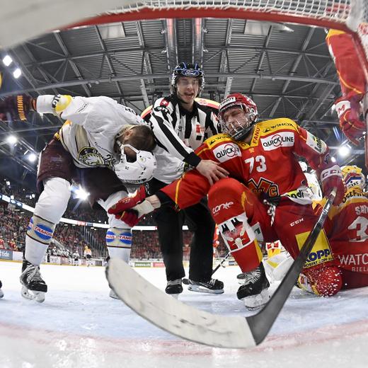 Geneve-Servette's forward Daniel Winnik, left, fights against Biel's forward Mike Kuenzle, right, during the sixth leg of the National League Swiss Championship final playoff game between EHC Biel-Bienne and Geneve-Servette HC, at the ice stadium Tissot Arena, in Biel, Switzerland, Tuesday, April 25, 2023. (KEYSTONE/Anthony Anex)