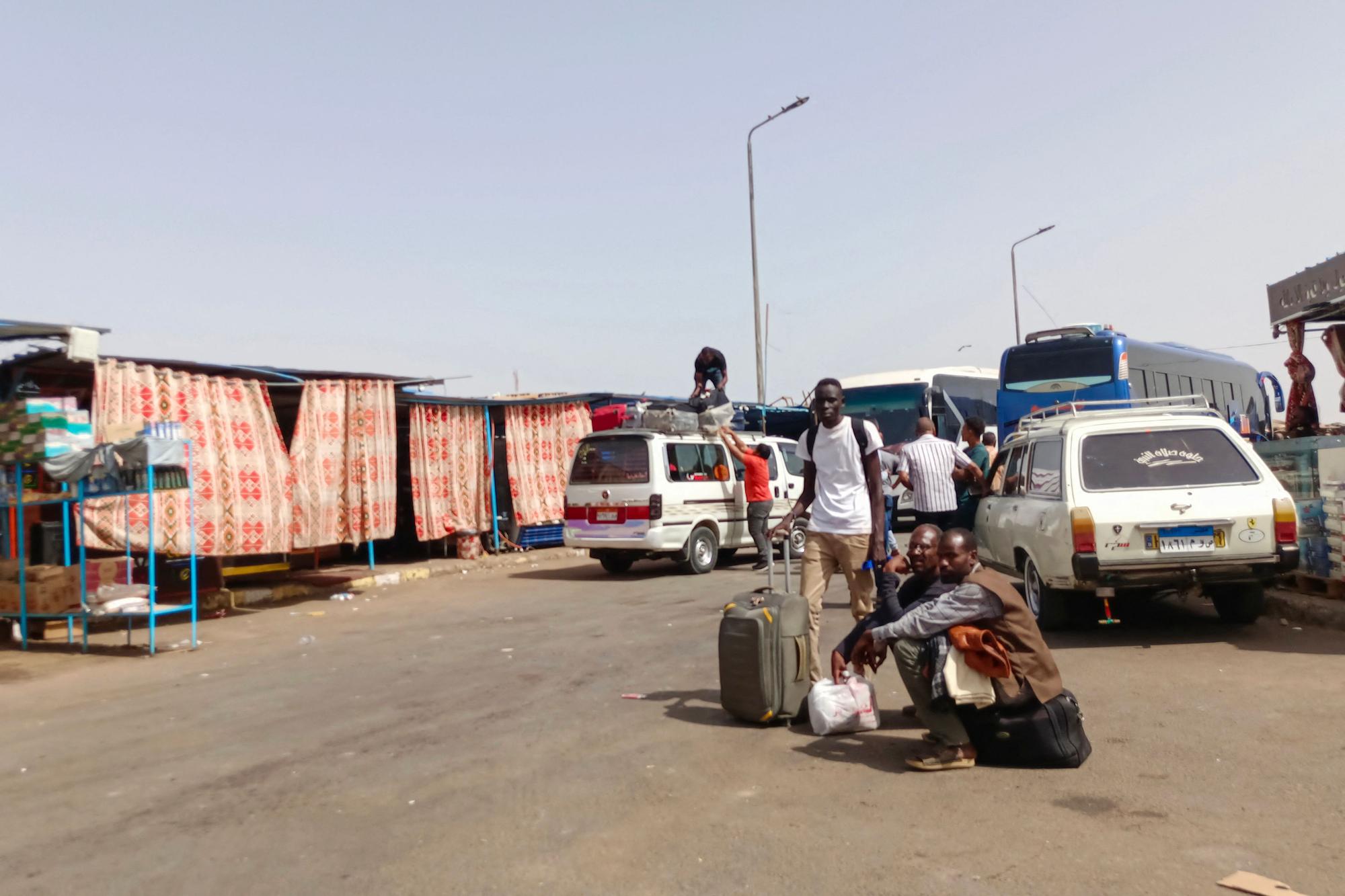 Des Soudanais réfugiés près de la ville égyptienne d'Aswan
