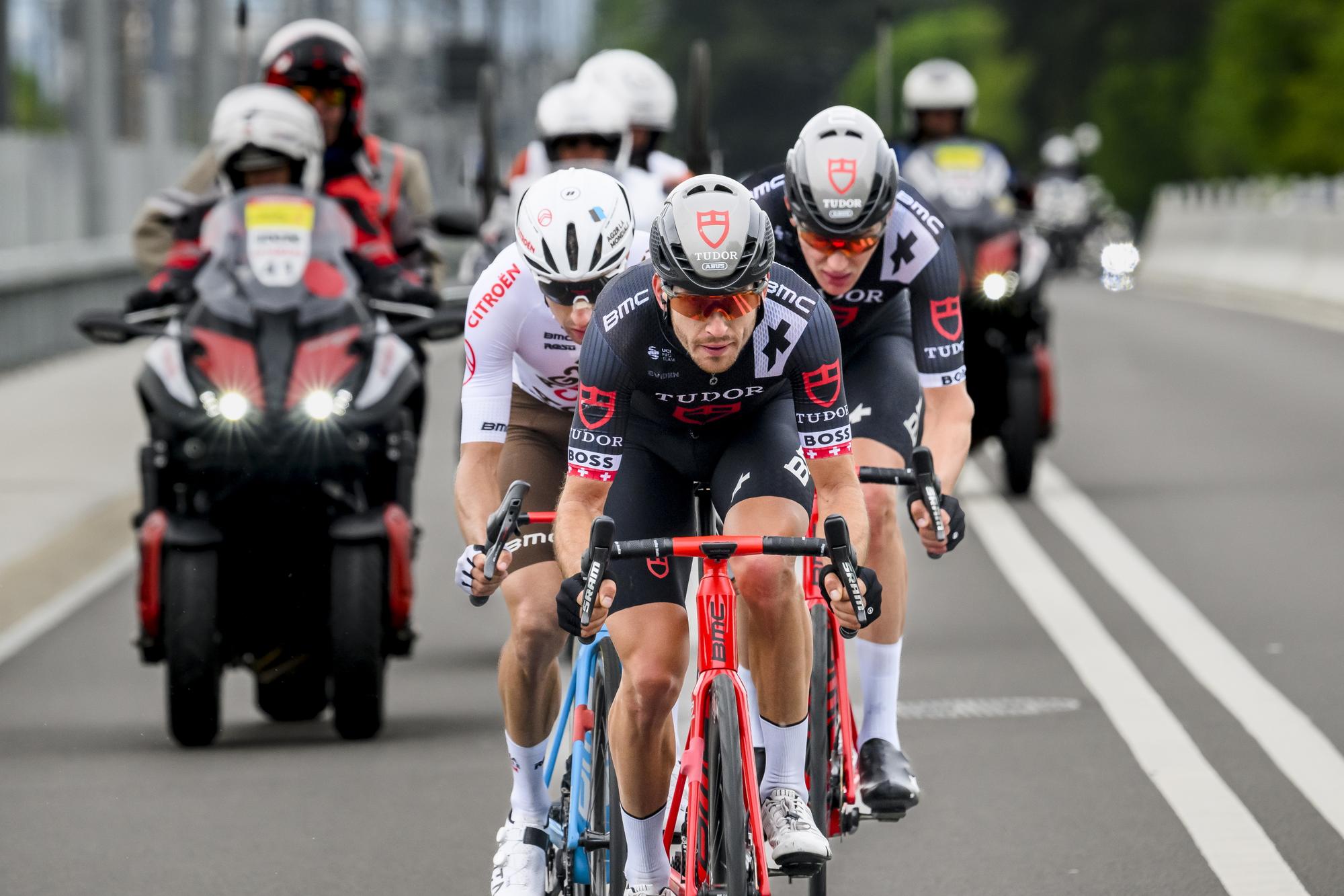 epa10600391 Geoffrey Bouchard from France of team AG2R Citroen, left, Sebastien Reichenbach from Switzerland of Tudor Cycling team, center, Arthur Kluckers from Luxembourg of Tudor Cycling team, right, in action during the fifth and last stage, a 170.8 km race between Vufflens-la-Ville and Geneva at the 76th Tour de Romandie UCI World Tour Cycling race, in Geneva, Switzerland, 30 April 2023. EPA/JEAN-CHRISTOPHE BOTT