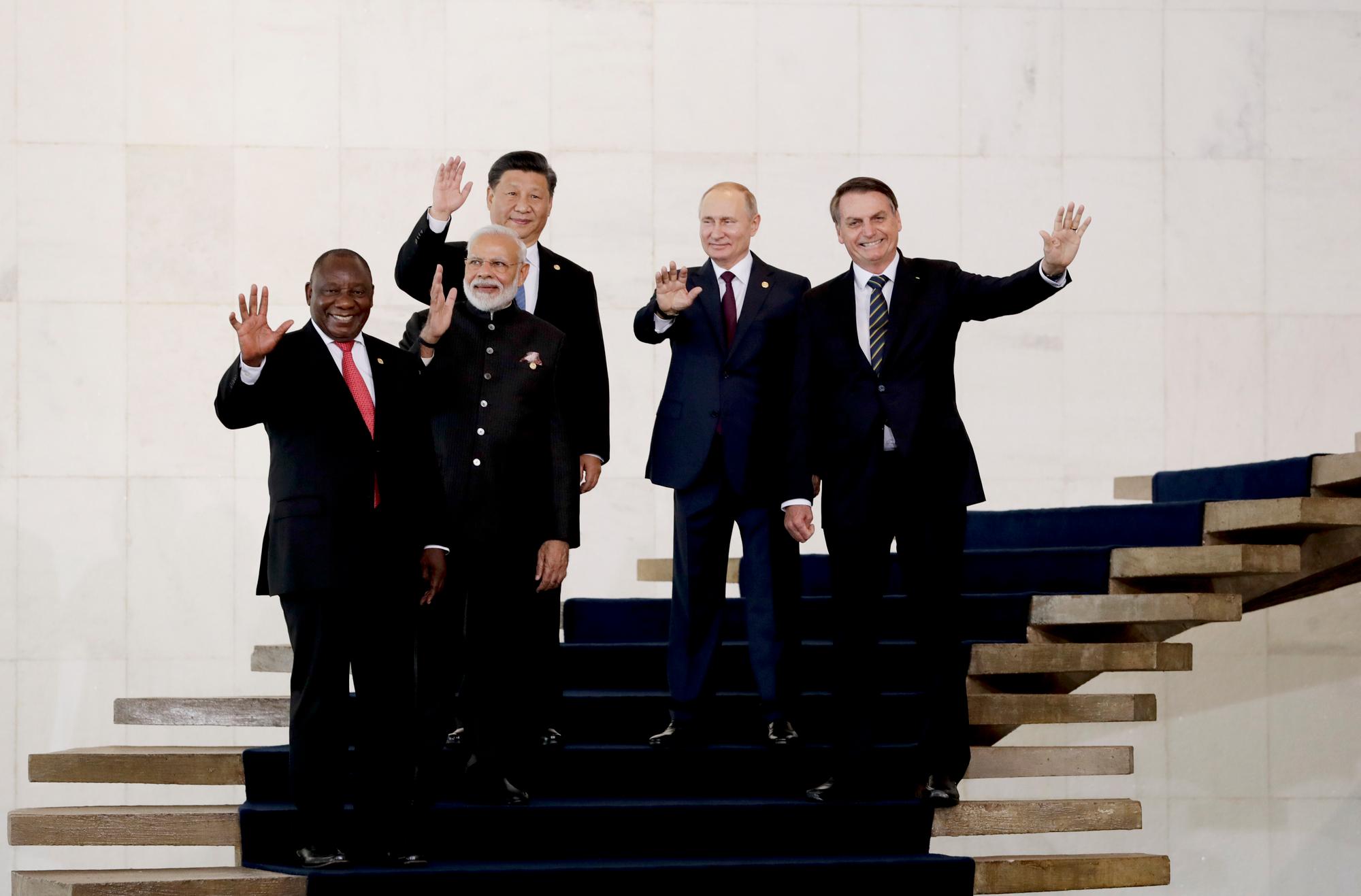 From left to right, South Africa's President Cyril Ramaphosa, India's Prime Minister Narendra Modi, China's President Xi Jinping, Russia's President Vladimir Putin and Brazil's President Jair Bolsonaro wave to photographers during the BRICS emerging economies summit at the Itamaraty palace in Brasilia, Brazil, Thursday, Nov. 14, 2019. (AP Photo /Eraldo Peres)