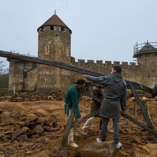 Le chantier de la construction du château de Guédelon. Treigny.France. 20 et 21. 4.2023
