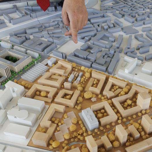 La maquette du projet Acacias 1 situé dans le périmètre du PAV, photographiée lors de la conférence de presse de présentation du projet, le 8 mai 2023, à Genève.