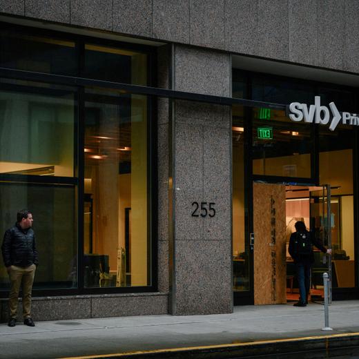 FILE PHOTO: Customers wait outside as an employee enters the Silicon Valley Bank branch office in downtown San Francisco, California, U.S., March 13, 2023. REUTERS/Kori Suzuki/File Photo