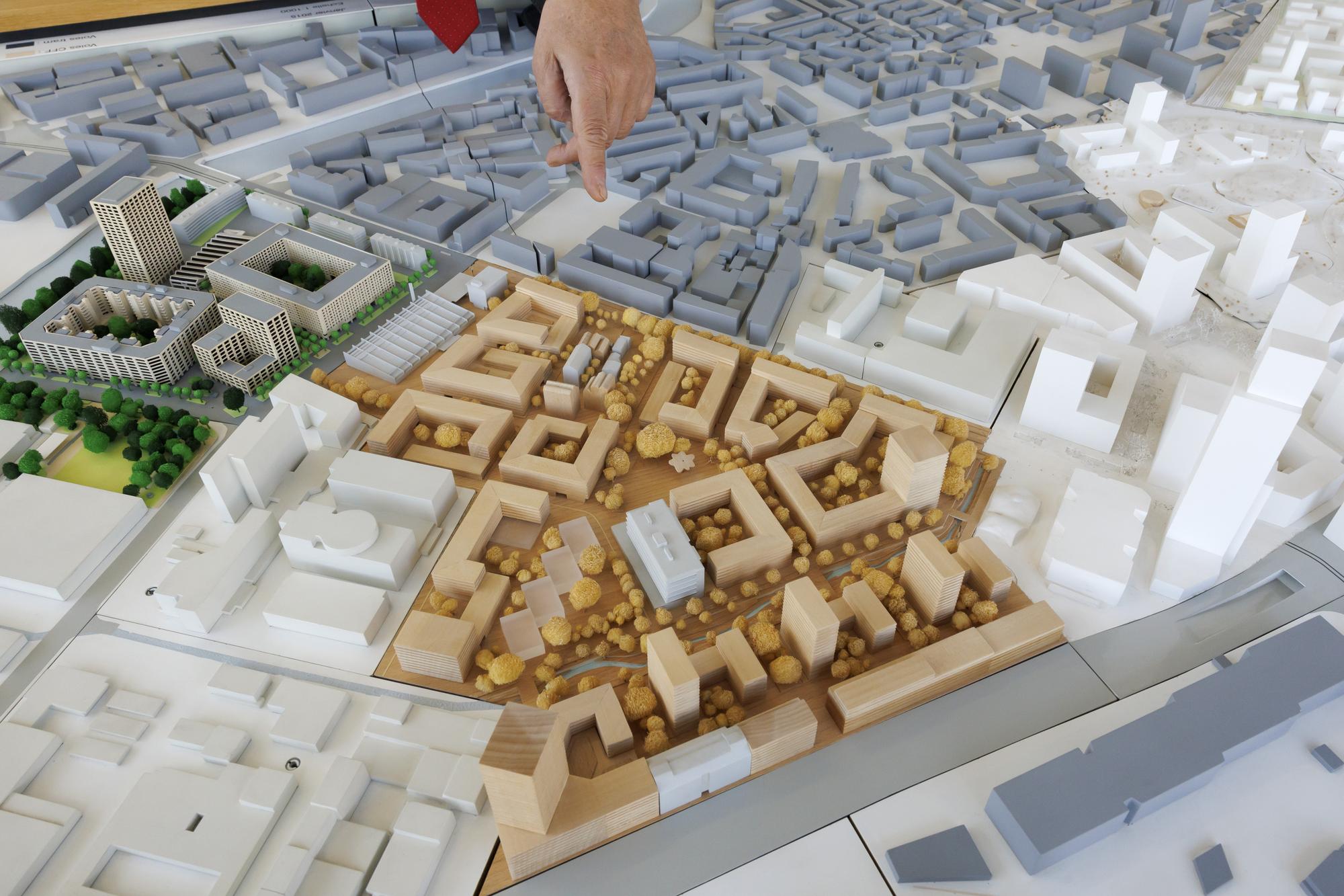 La maquette du projet Acacias 1 situé dans le périmètre du PAV, photographiée lors de la conférence de presse de présentation du projet, le 8 mai 2023, à Genève.