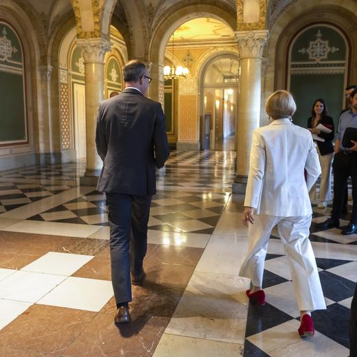 Livia Leu, Staatssekretaerin EDA und Chefunterhaendlerin fuer die Gespraeche mit der EU, verlaesst den Point de Presse, am Mittwoch, 10. Mai 2023 im Bundeshaus in Bern. Livia Leu wird im Herbst als Botschafterin nach Berlin wechseln. (KEYSTONE/Peter Klaunzer)