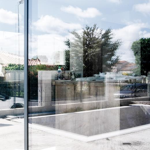 Elne, Pyrénées-Orientales, où la construction de piscine a été interdite.