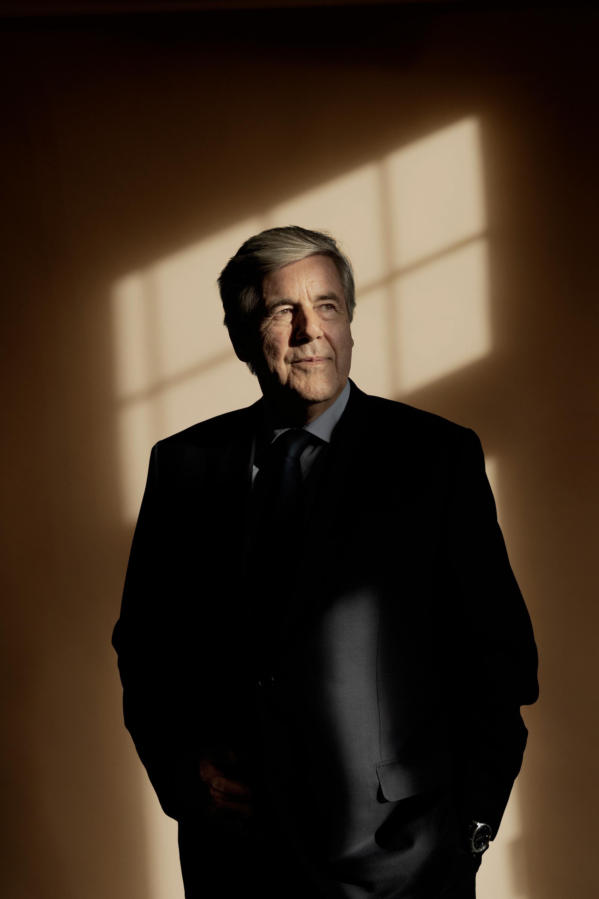 Josef Ackermann, Schweizer Bankmanager, von 2006 bis 2012 der alleinige Vorsitzende des Vorstands und des Group Executive Committee der Deutschen Bank AG, fotografiert in der NZZ am 25.10.2022.