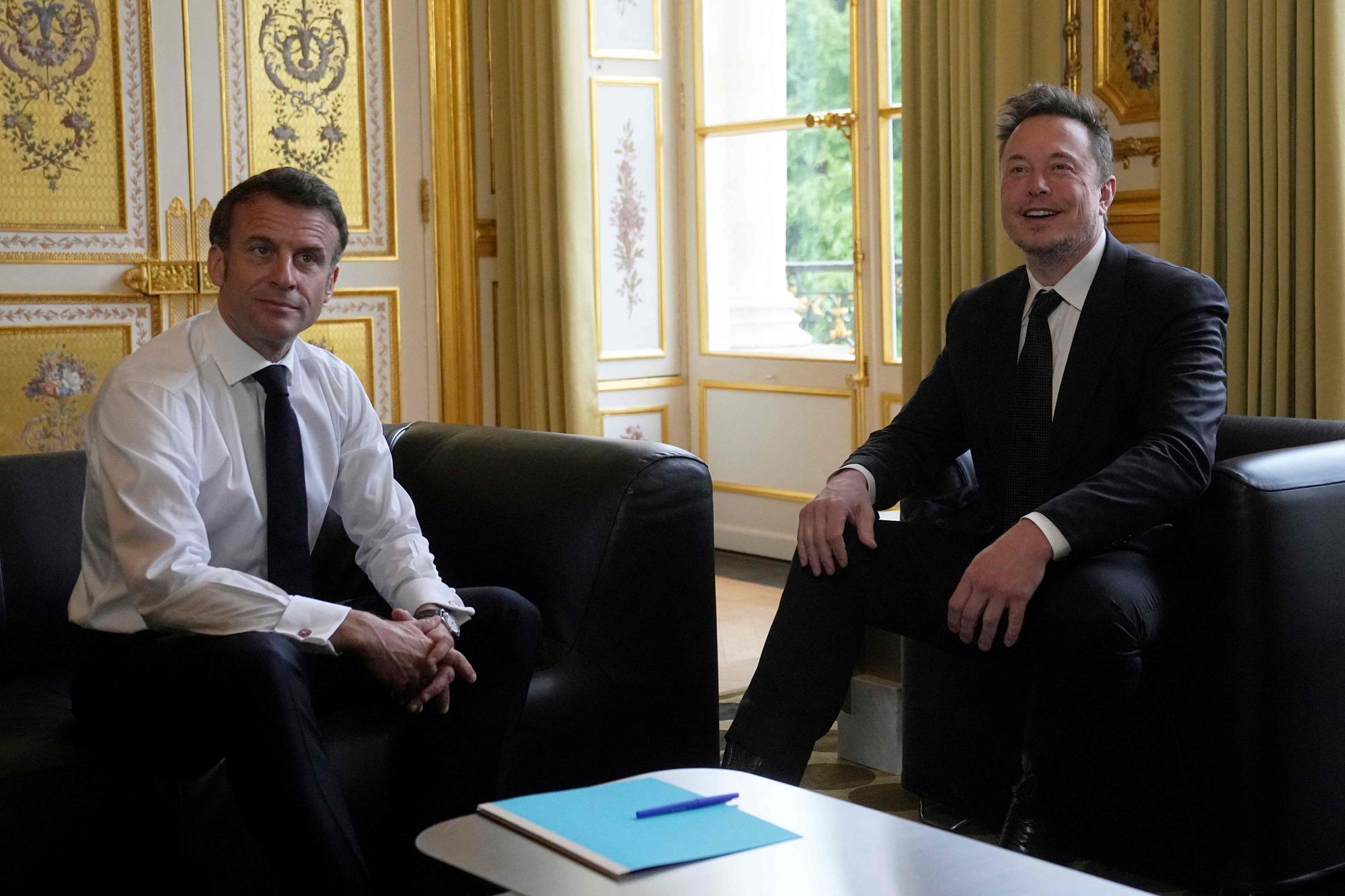 SpaceX, Twitter and electric car maker Tesla CEO Elon Musk meets with France's President Emmanuel Macron (L) at the Elysee presidential palace in Paris on May 15, 2023. (Photo by Michel Euler / POOL / AFP)