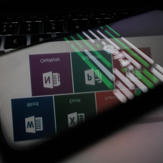 ChatGPT a surgi pour la plupart des organisations de façon très soudaine: celles qui ont pris les choses en main en matière de formation semblent encore rares.