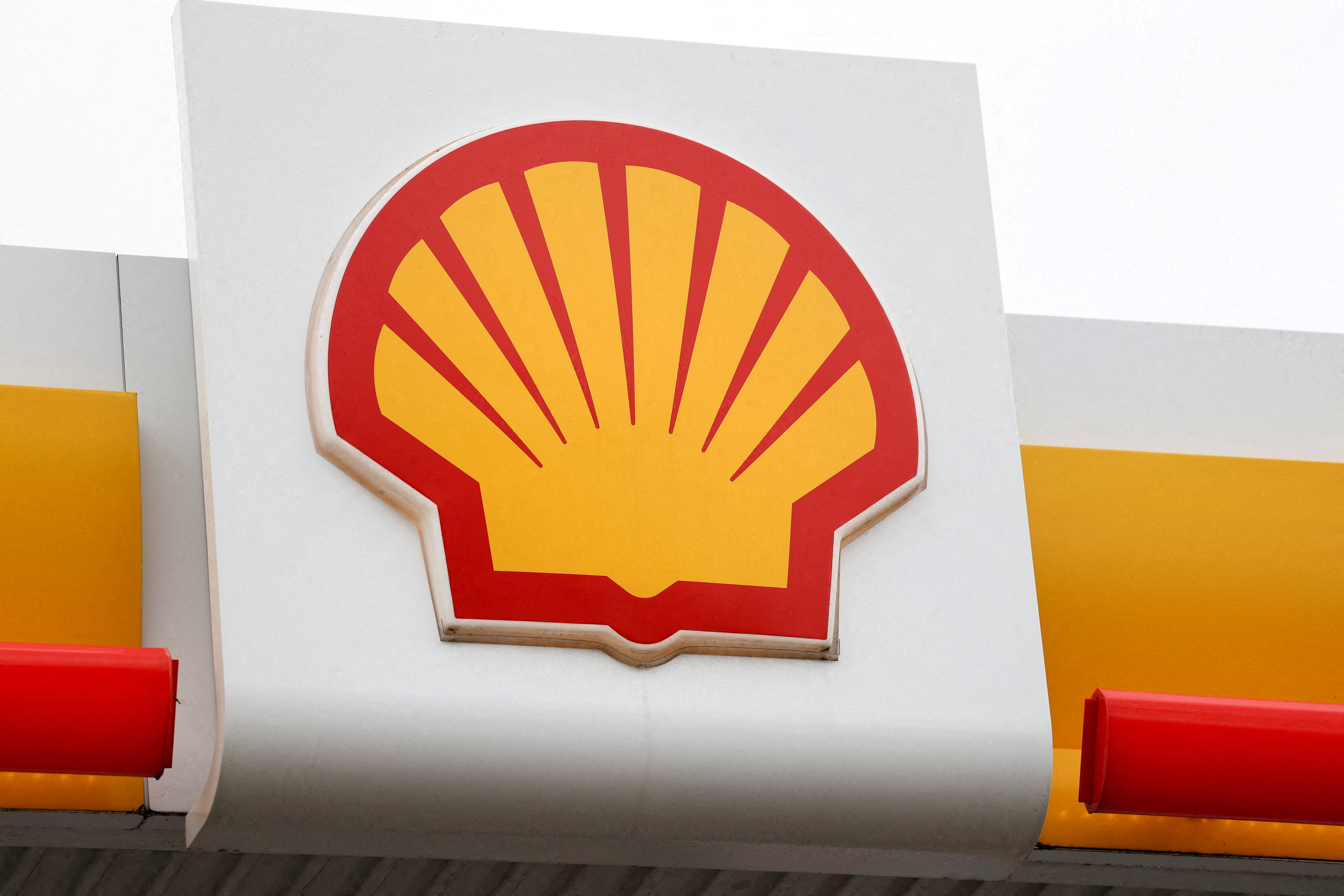FILE PHOTO: A view shows a logo of Shell petrol station in South East London, Britain, February 2, 2023. REUTERS/May James//File Photo