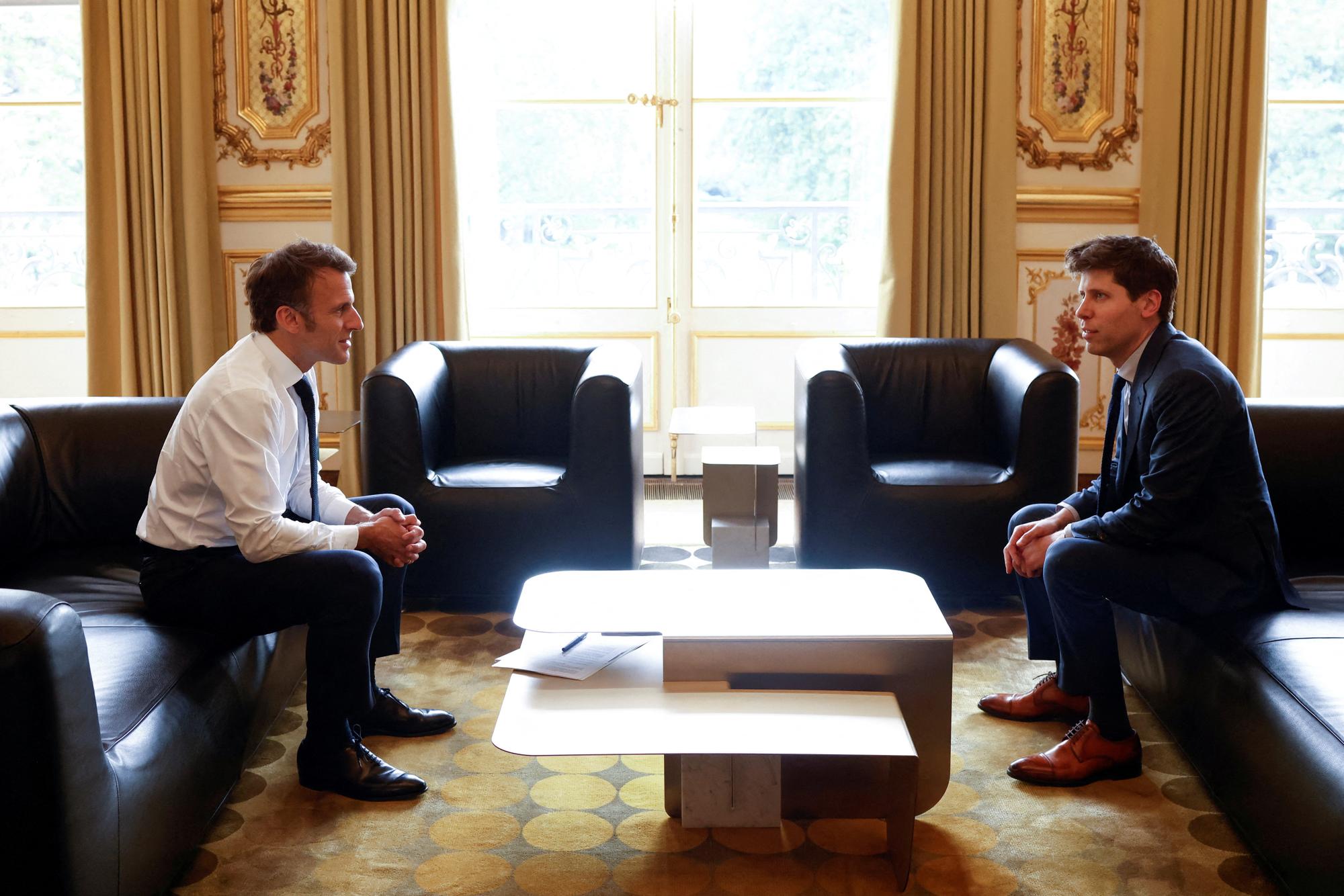 FILE PHOTO: French President Emmanuel Macron (L) meets with OpenAI CEO Sam Altman (R) at the Elysee Palace in Paris, France, 23 May 2023. President Macron meets Altman, ChatGP creator, to discuss Artificial intelligence issues. YOAN VALAT/Pool via REUTERS/File Photo