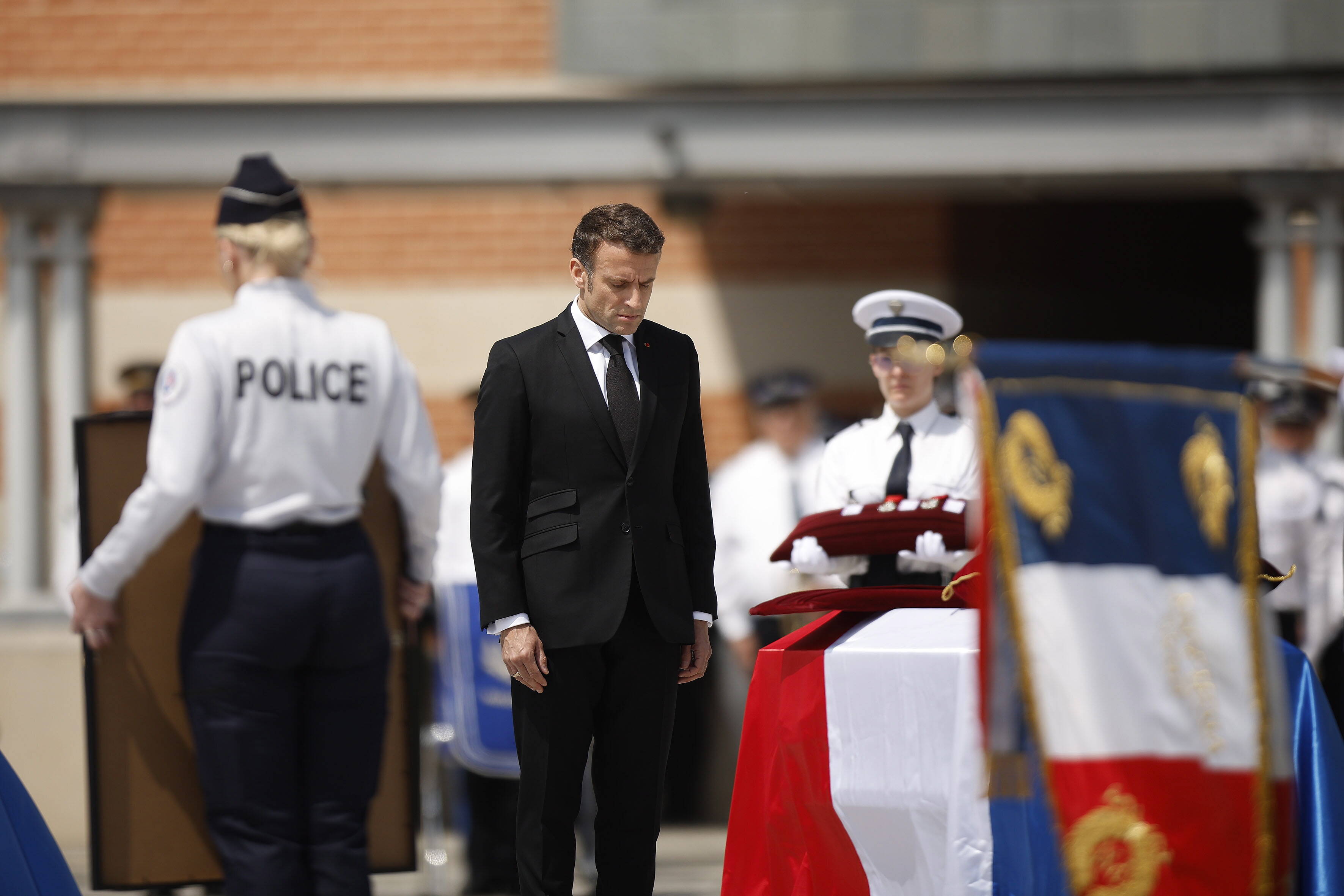 Emmanuel Macron à Roubaix ce jeudi pour rendre hommage aux policiers morts dans un accident de la route.