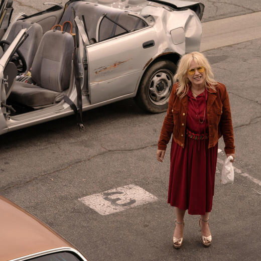 Patricia Arquette joue Peggy, l'ex-addict excentrique devenue détective privée dans « High Desert».