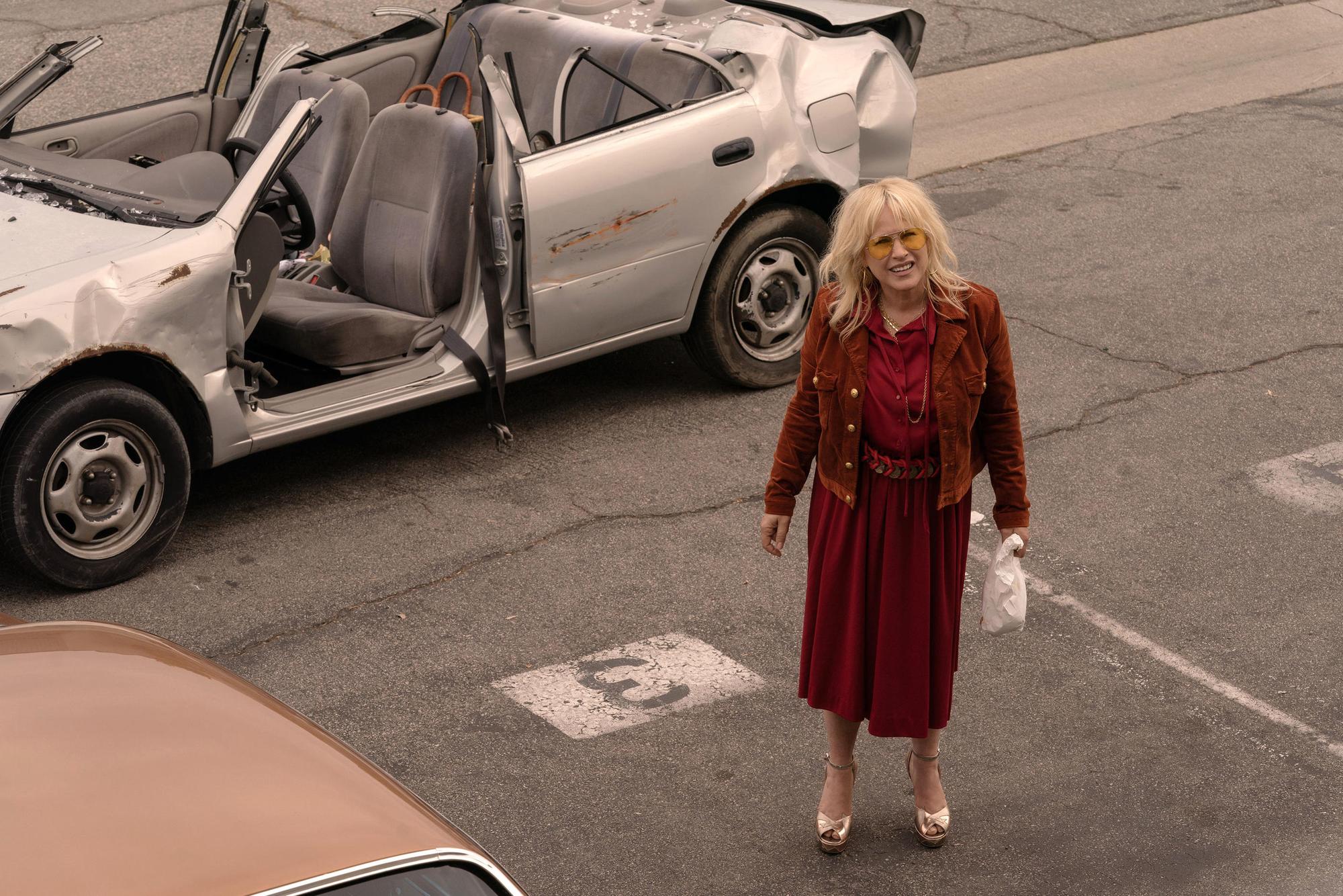 Patricia Arquette joue Peggy, l'ex-addict excentrique devenue détective privée dans « High Desert».