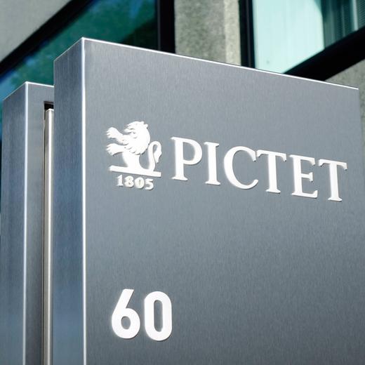 Bank in Genf Bank in Genf, 03.08.2019, Genf, Schweiz, In Genf haben viele verschiedene Banken ihre Filialen oder ihren Hauptsitz. *** Bank in Geneva Bank in Geneva, 03 08 2019, Geneva, Switzerland, Many different banks have their branches or head office in Geneva