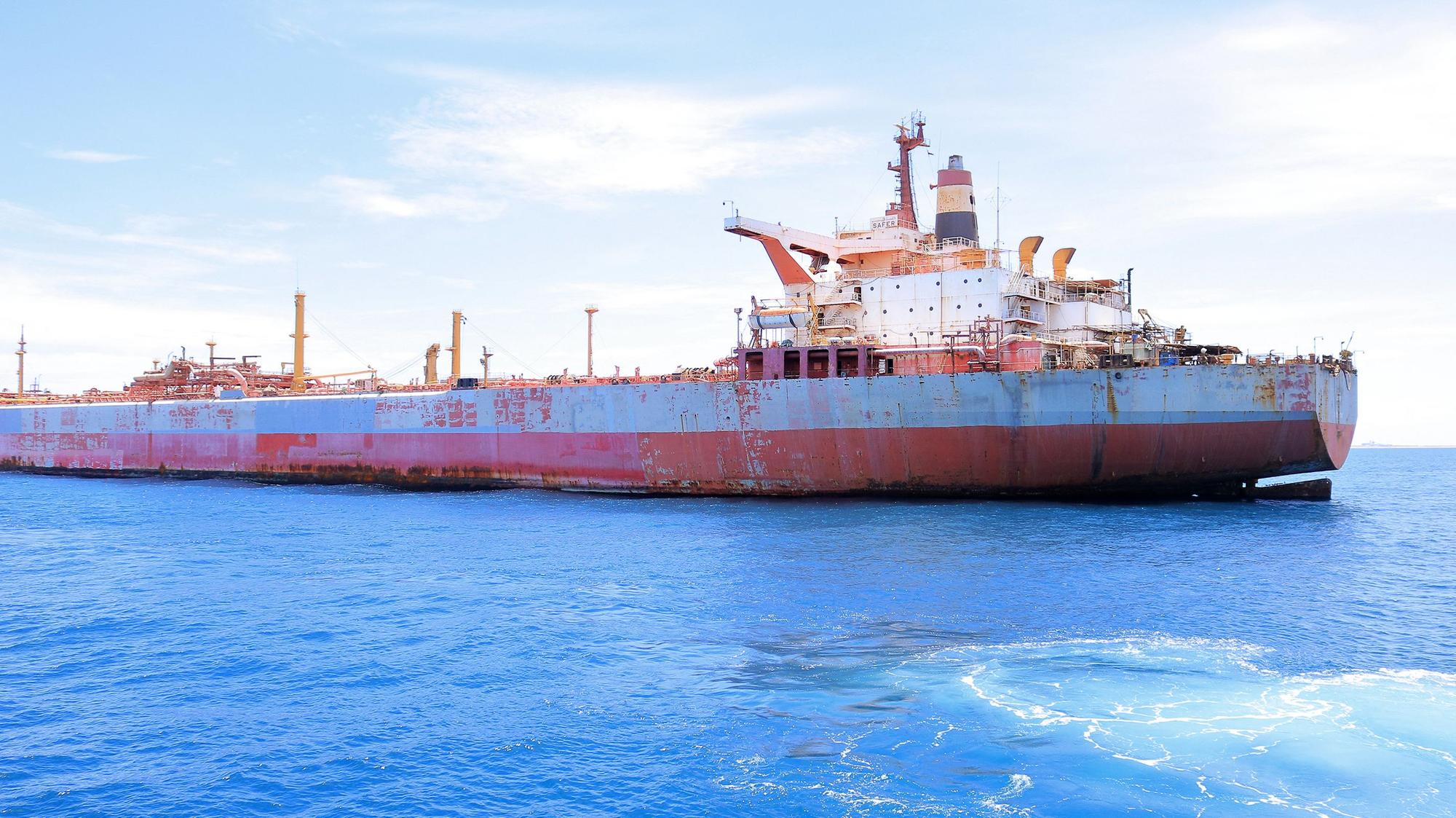 This picture taken on May 30, 2023 shows the beleaguered FSO Safer oil tanker in the Red Sea, off the coast of Yemen's rebel-held Rass Issa port in the western Hodeida province. The United Nations said on May 30 it was ready to start salvage work on the stranded vessel with more than one million barrels of crude that pose an acute risk to the environment with the possibility of it breaking apart, exploding or catching fire, according to experts. The 47-year-old ship has not been serviced since Yemen's civil war broke out in 2015 and was left abandoned off the rebel-held port of Hodeida, a critical gateway for shipments into the country heavily dependent on foreign aid. (Photo by AFP)