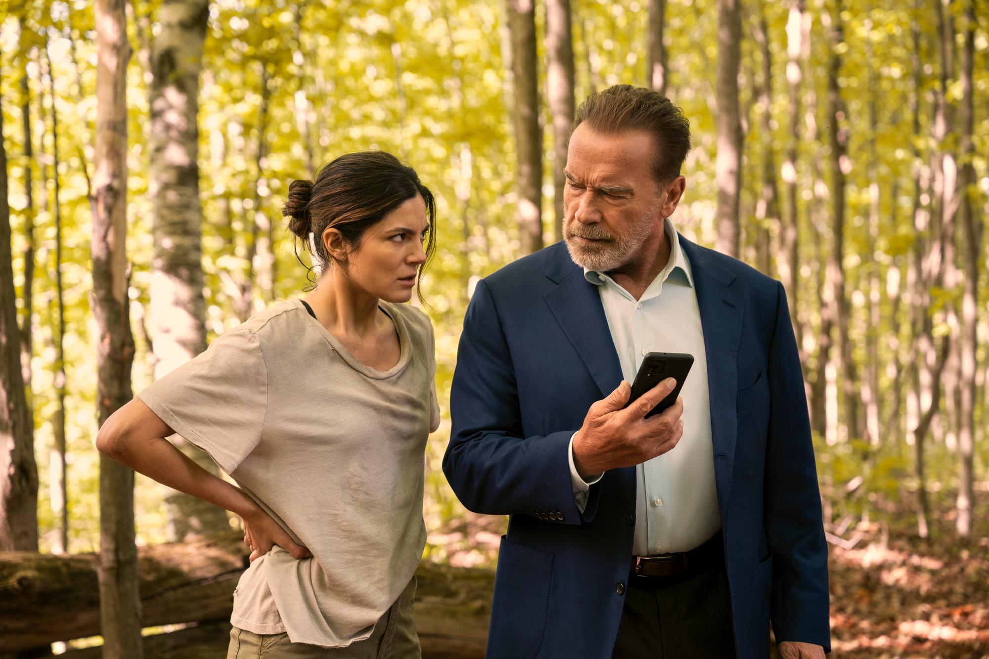 Fubar. (L to R) Monica Barbaro as Emma Brunner, Arnold Schwarzenegger as Luke Brunner in episode 101 of Fubar. Cr. Christos Kalohoridis/Netflix © 2023