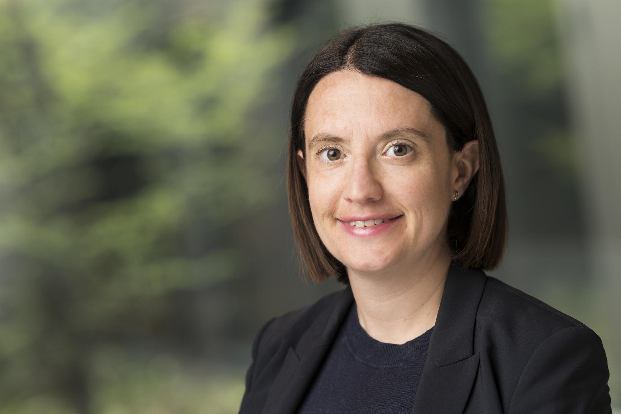 Nora Kronig, Vizedirektorin im Bundesamt fuer Gesundheit BAG, Leiterin Abteilung Internationales, im Portrait im Gebaeude des BAG, am Donnerstag, 15. April 2021 in Bern. Nora Kronig informiert die Oeffentlichkeit regelmaessig ueber die Lage in der Krise um die Pandemie des Coronavirus, Covid-19. (KEYSTONE/Alessandro della Valle)