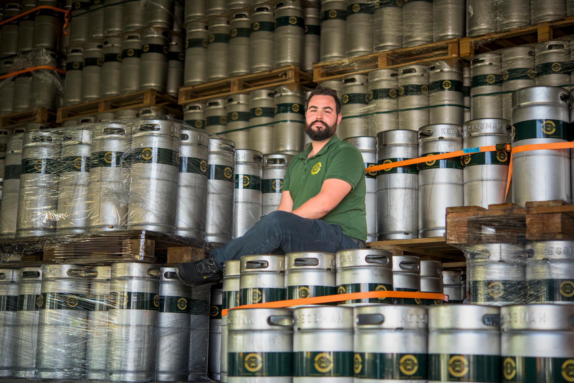 Stanislas Bless de l'entreprise de nettoyage de fûts de bière Kegsman. Pampigny, le 31 mai 2023.