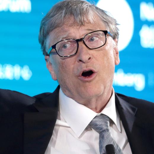 Photographie de Bill Gates, grand philanthrope contemporain, lors d'un meeting au New Economy Forum de Pékin, Chine, 21 novembre 2019.