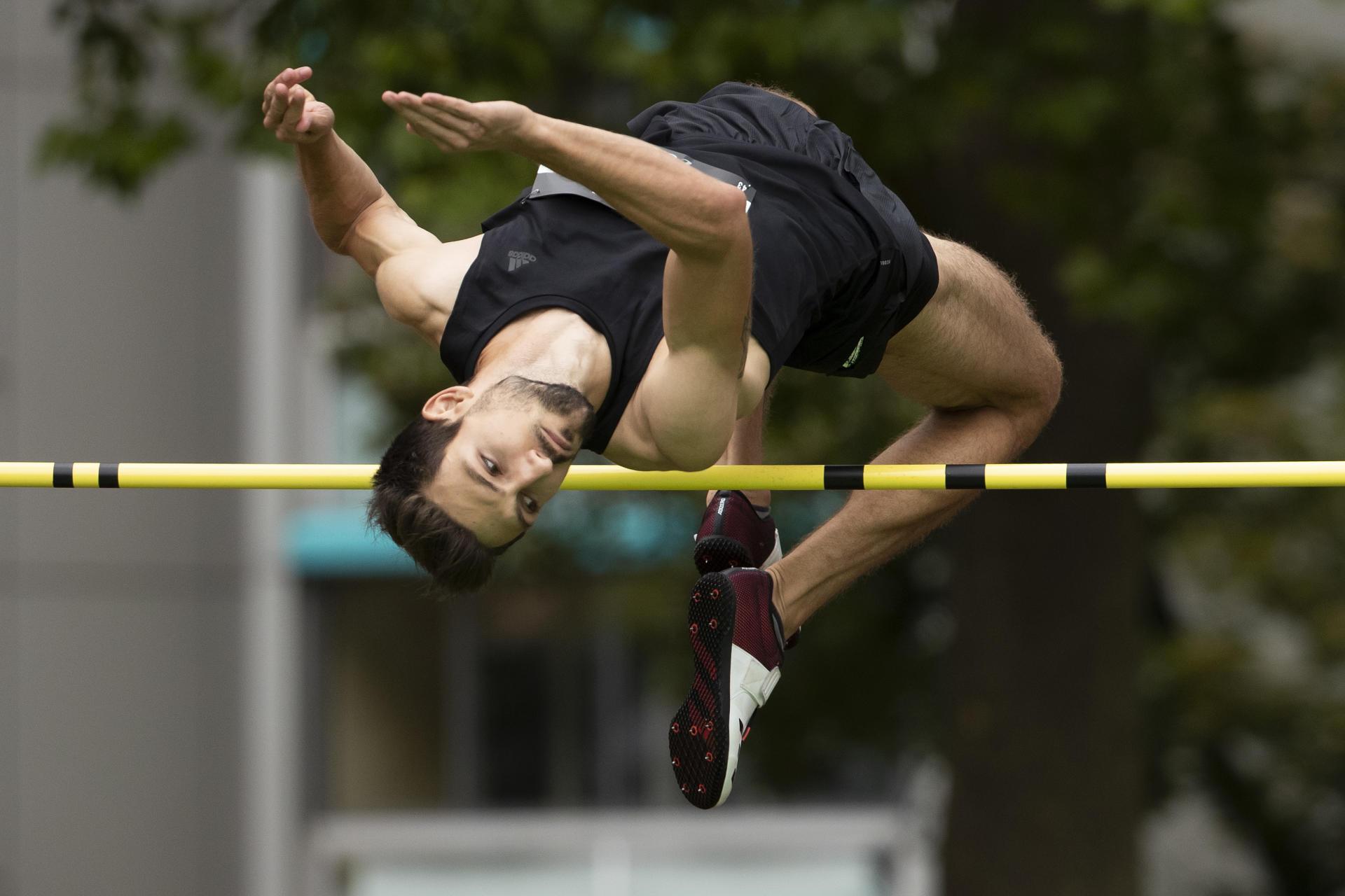 Loïc Gasch en plein franchissement d'une barre lors d'un meeting à Berne.
