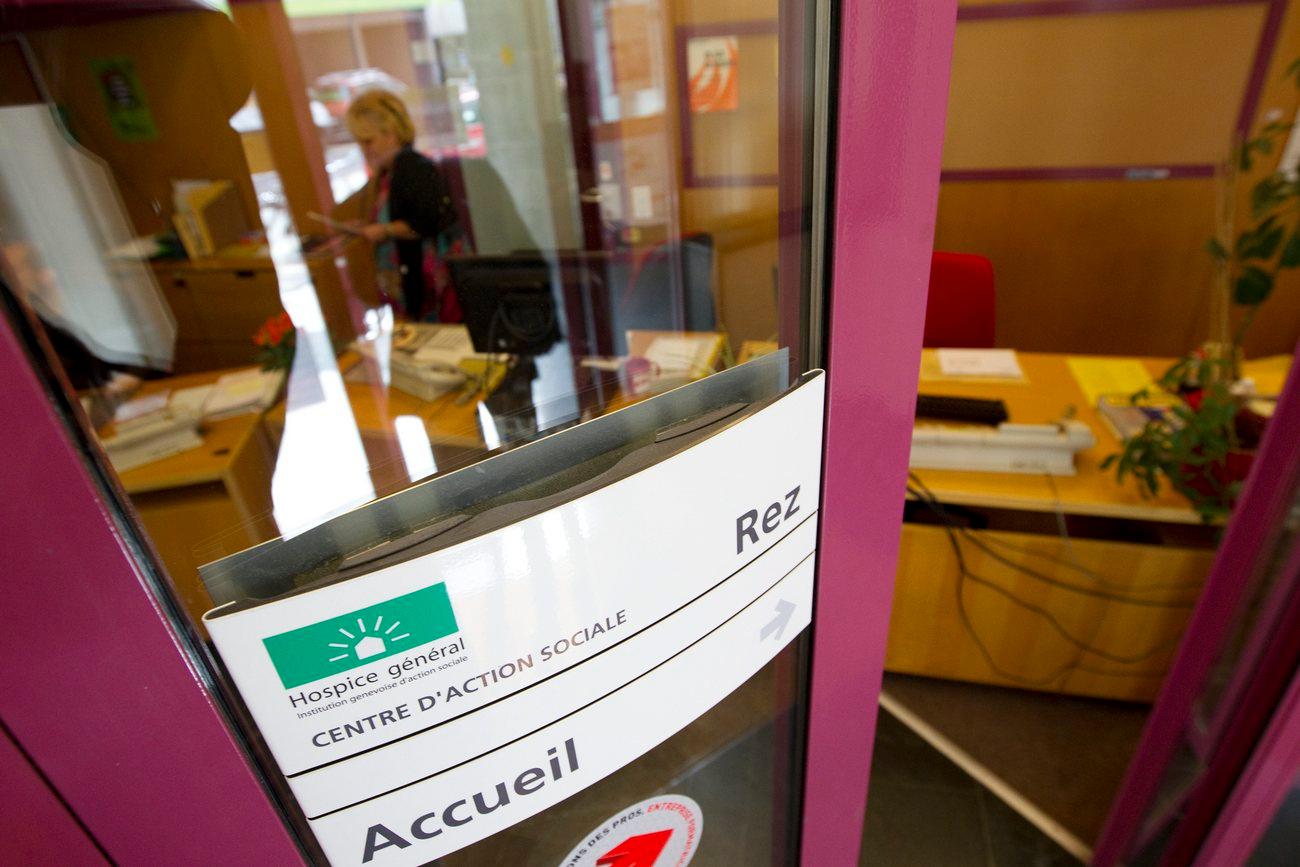 Vue du hall d'accueil du Centre d'action sociale des Pâquis de l'Hospice général de Genève. En Suisse romande, seules Bienne et Lausanne font partie de la statistique des villes sur l'aide sociale.