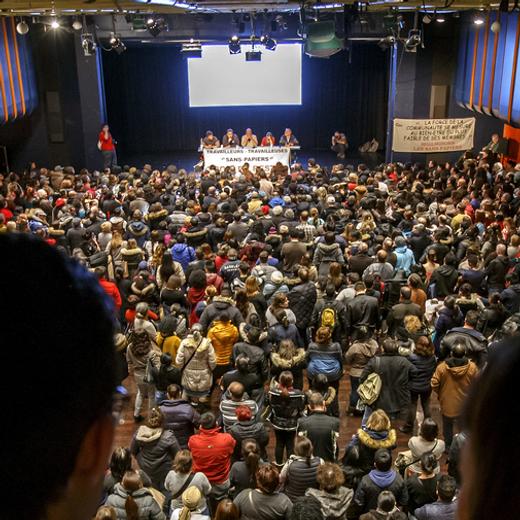 Une séance d'information sur l'opération Papyrus organisée au Palladium par les syndicats et les associations du Collectif sans-papiers.