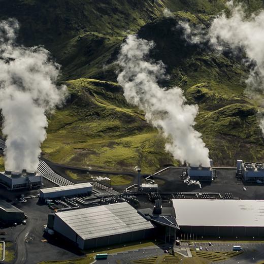 Climeworks aspire du CO2 en Islande où il l'enfouit dans le sol.
