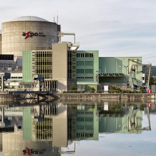 Les deux réacteurs de Beznau se trouvent sur une île entourée par l'Aar.