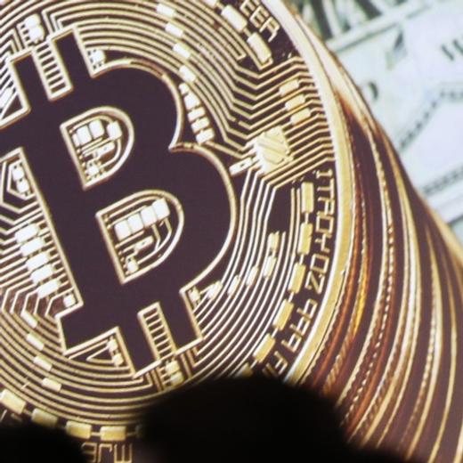 Jeudi, le bitcoin a fait prendre l'ascenseur émotionnel à tous ses aficionados. Les spéculateurs anticipaient le lancement d'un nouveau produit structuré sur la cryptomonnaie.