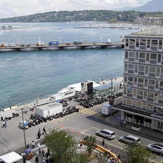 Agitation sur la place financière genevoise, où plusieurs projets sont en concurrence pour exercer la future surveillance des gérants de fortune indépendants.