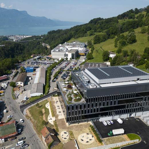 Le nouveau batiment du Merck Biotech Development Center, droite en bas, photographie lors de la ceremonie dÕinauguration du Merck Biotech Development Center ce mercredi 7 juin 2023 a Corsier-sur-Vevey. (KEYSTONE/Laurent Gillieron)