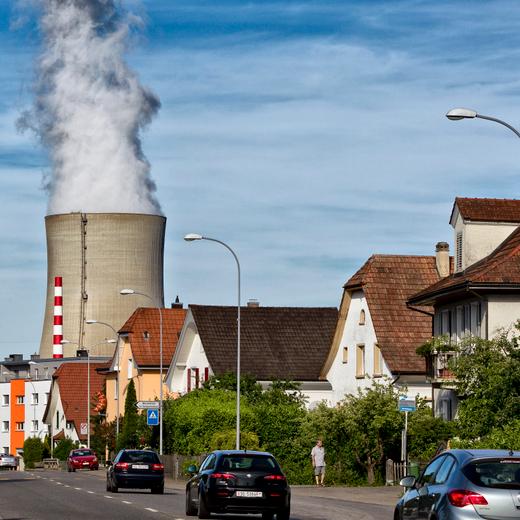 Les propriétaires des centrales nucléaires ont prévu des plans d'urgence. En cas d'ultime recours, le personnel pourrait être prié de rester nuit et jour sur le site.