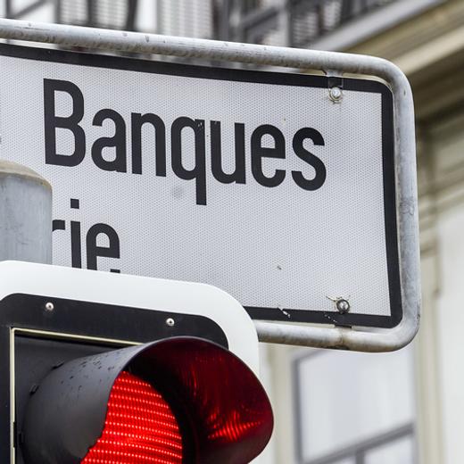 La numérisation de certaines activités financières entraîne une transformation des professions et une demande accrue pour la formation continue.