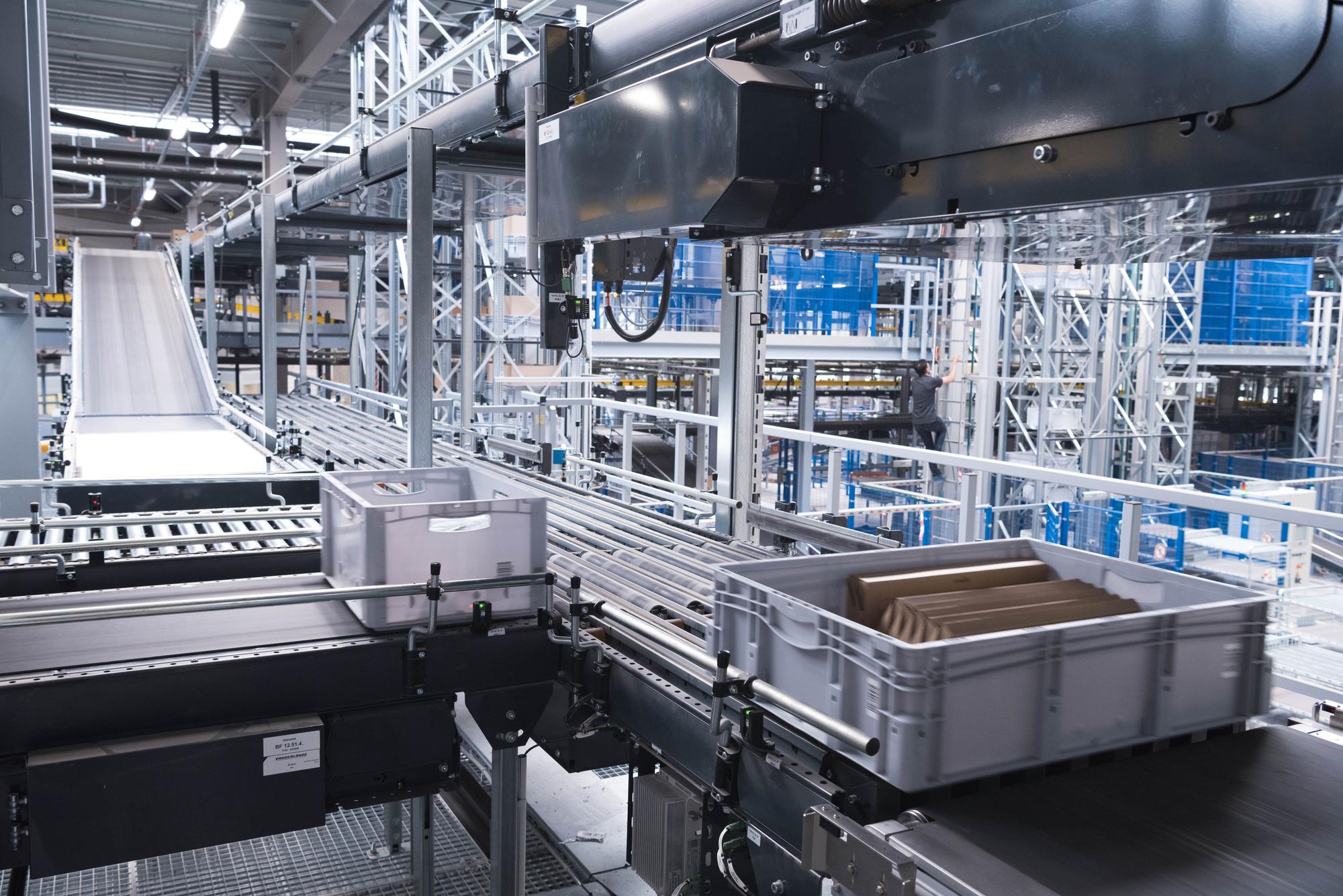 Digitec Galaxus possède en stock environ 180000 produits différents.