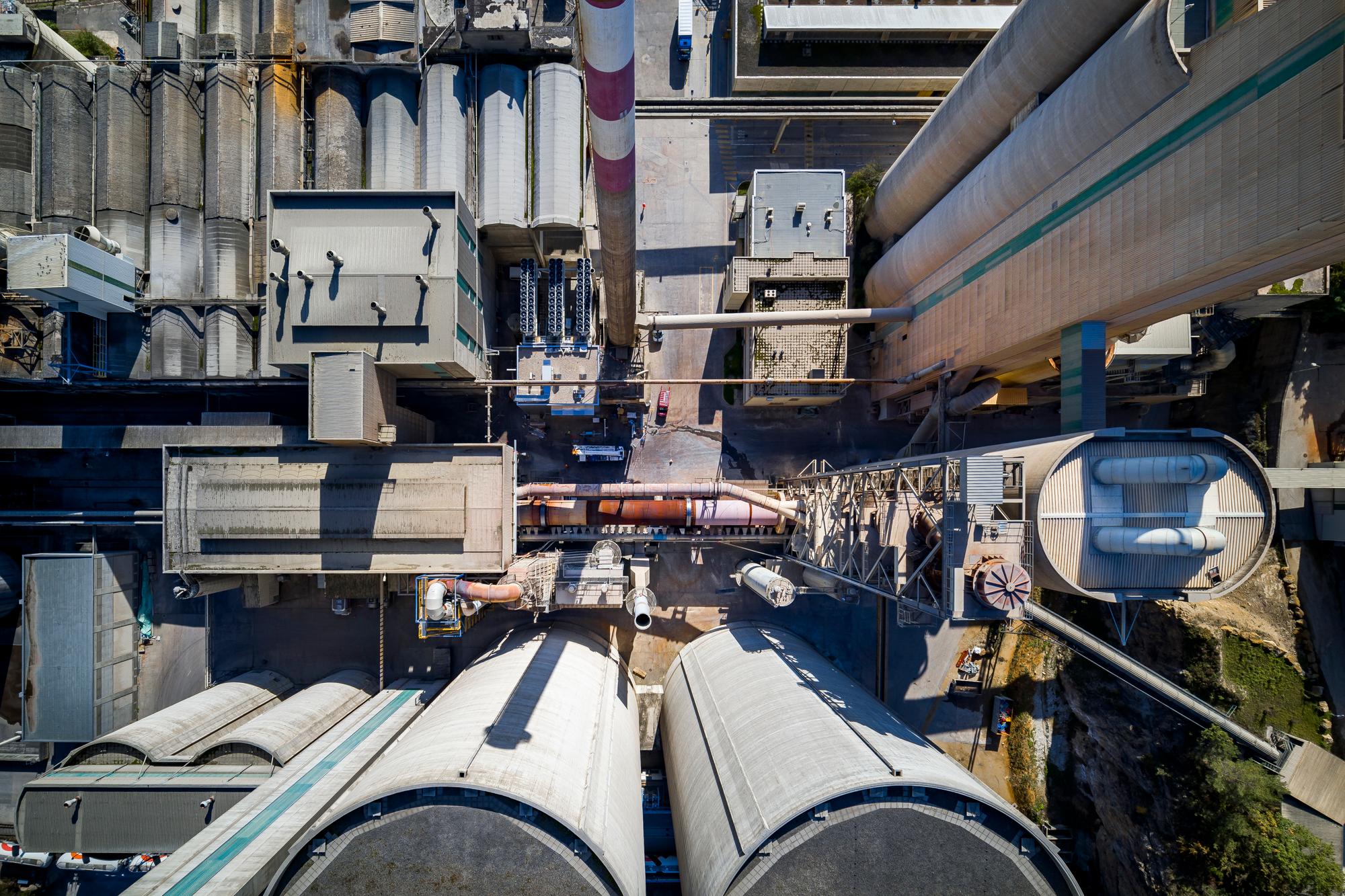 Une vue sur le four, pièce centrale de la cimenterie