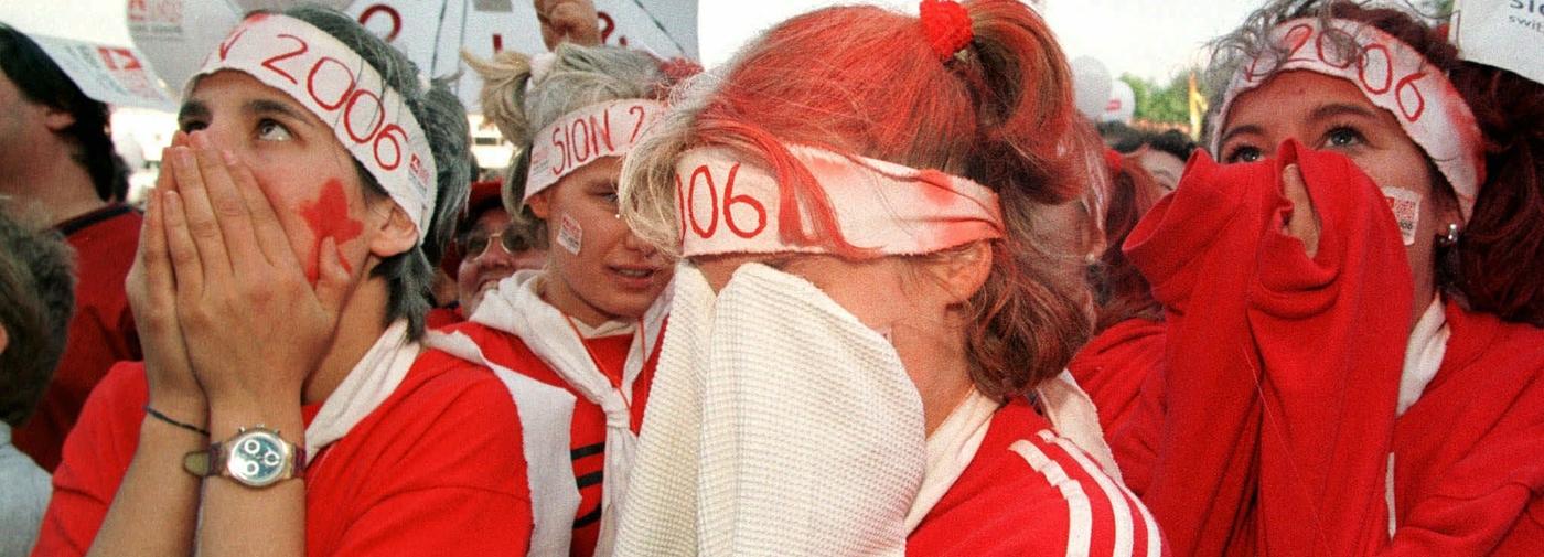 Le 19 juin 1999, le CIO douche l'enthousiasme de milliers de Valaisans en attribuant les Jeux olympiques 2006 à Turin.