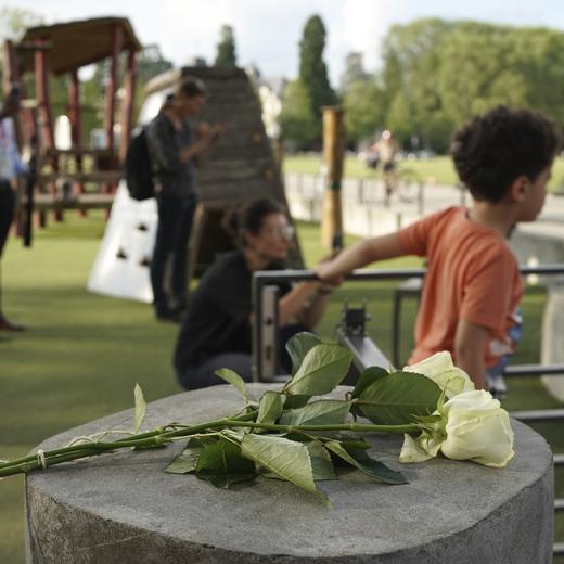 Roses lay at the playground after a knife attack Thursday, June 8, 2023 in Annecy, French Alps. A a man with a knife stabbed four young children at a lakeside park in the French Alps on Thursday, assaulting at least one in a stroller repeatedly. The children between 22 months and 3 years old suffered life-threatening injuries, and two adults also were wounded, authorities said. (AP Photo/Laurent Cipriani)