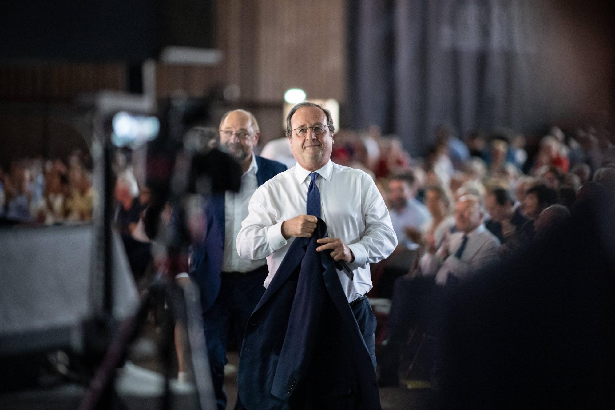 François Hollande, le 10 juin à Créteil pour le lancement du mouvement de son ancien premier ministre Bernard Cazeneuve.