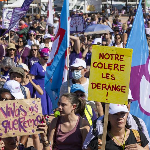 Women protest during a nationwide women's strike in Geneva, Switzerland, Wednesday, June 14, 2023. The strike day intends to highlight, among others, unequal wages, pressures on part-time employees, the burden of household work and sexual violence. (KEYSTONE/Martial Trezzini)