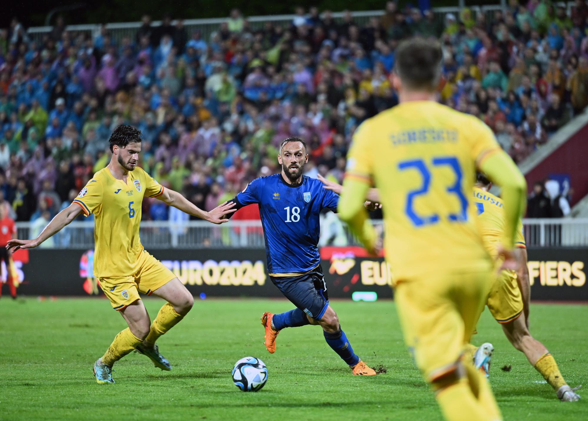 epa10695914 Romania's Tudor Baluta (L) in action against Kosovo's Vedat Muriqi (R) during the UEFA European Qualifiers, Group I, soccer match between Kosovo and Romania in Pristina, Kosovo, 16 June 2023. EPA/ARBEN LLAPASHTICA