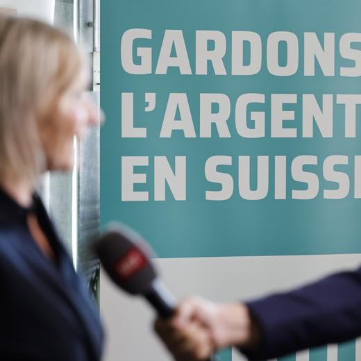 Elisabeth Schneider-Schneiter, Nationalraetin Mitte-BL, spricht waehrend einem Interview beim Versammlungsort der Befuerworter der OECD-Mindeststeuer Vorlage, waehrend den eidgenoessischen Abstimmungen, am Sonntag, 18. Juni 2023 auf der Grossen Schanze in Bern. (KEYSTONE/Peter Klaunzer)