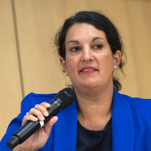Delphine Klopfenstein Broggini, conseillere nationale Les Verts, s'exprime lors d'un debat sur l'acquisition des avions de combat organise par le comite inter-partis OUI a la securite aerienne, ce lundi 24 aout 2020 a Geneve. Les citoyens suisses devra voter sur l'Arrete federal relatif a l'acquisition de nouveaux avions de combat (AIR 2030) lors des votations federales du 27 septembre 2020. (KEYSTONE/Salvatore Di Nolfi)