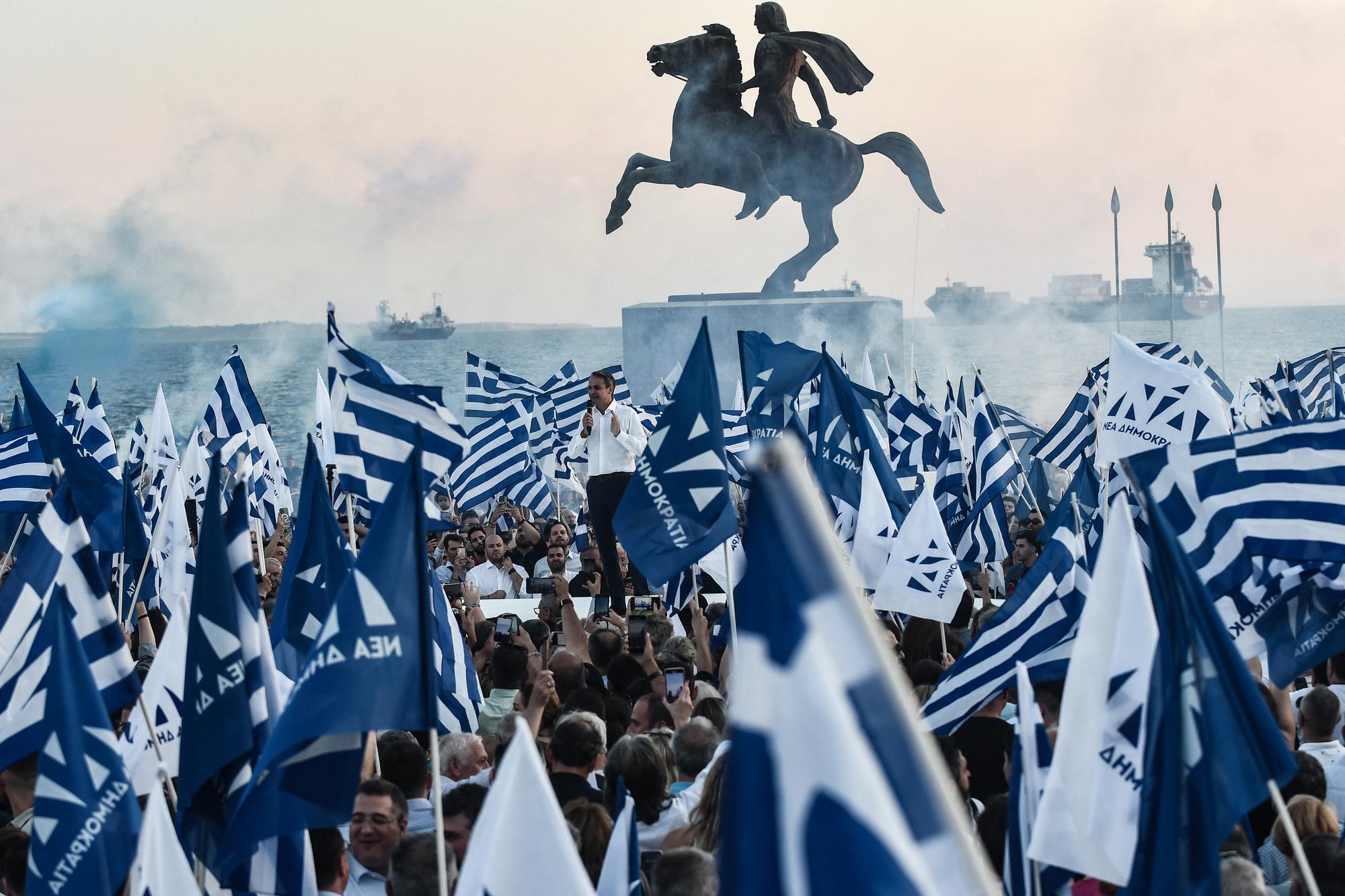 Greek Prime Minister Kyriakos Mitsotakis, leader of the conservative New Democracy party, delivers a speech to his supporters during the party's main campaign rally in Thessaloniki on June 21, 2023, ahead of Greek legislative election. (Photo by Sakis MITROLIDIS / AFP)