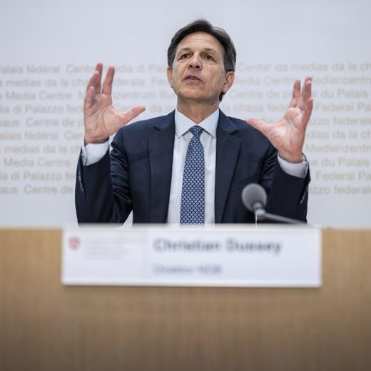 Christian Dussey, Direktor Nachrichtendienst des Bundes NDB, erklaert vor den Medien den Lagebericht Sicherheit Schweiz 2023 des NDB, am Montag, 26. Juni 2023 in Bern. (KEYSTONE/Alessandro della Valle)