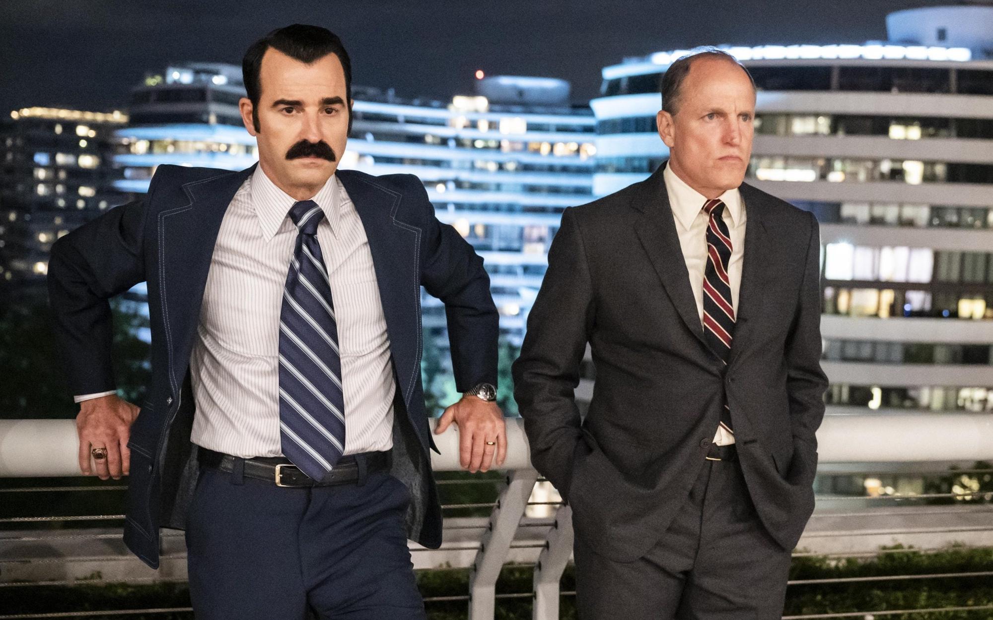 Justin Theroux en Dupond ou Dupont de l'espionnage et Woody Harrelson, espion psychorigide: le tandem de choc de «White House Plumbers», avec le complexe du Watergate en arrière-plan.