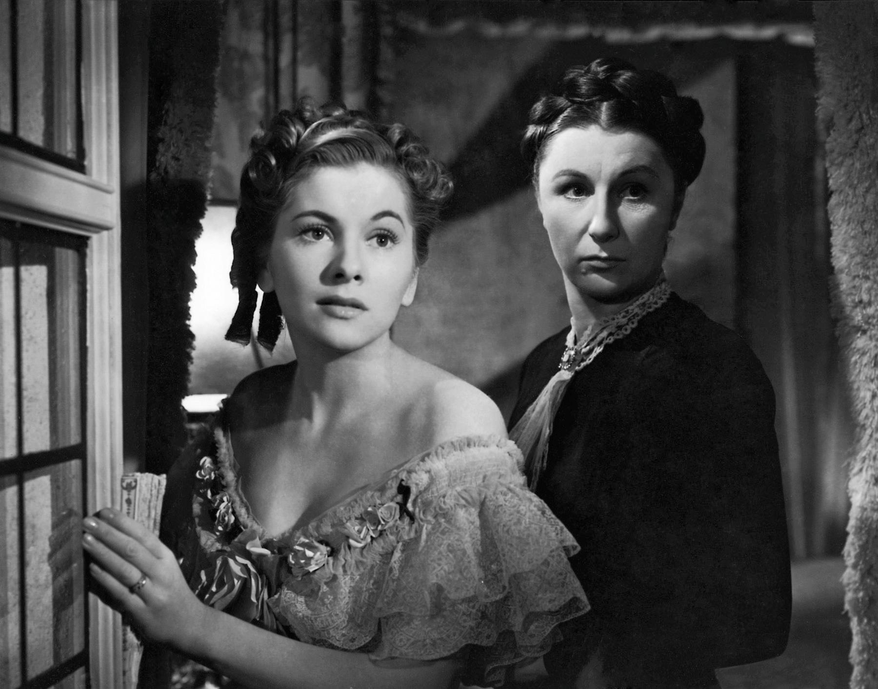 Joan Fontaine and Judith Anderson (who had not yet received the title of Dame) starred in the 1940 Academy Award®-winning film "Rebecca." Fontaine was nominated in the Lead Actress category for her role as Mrs. de Winter in the film, while Anderson won the Best Supporting Actress Oscar® for her portrayal of Mrs. Danvers. Restored by Nick & jane for Dr. Macro's High Quality Movie Scans Website: http:www.doctormacro.com. Enjoy!
