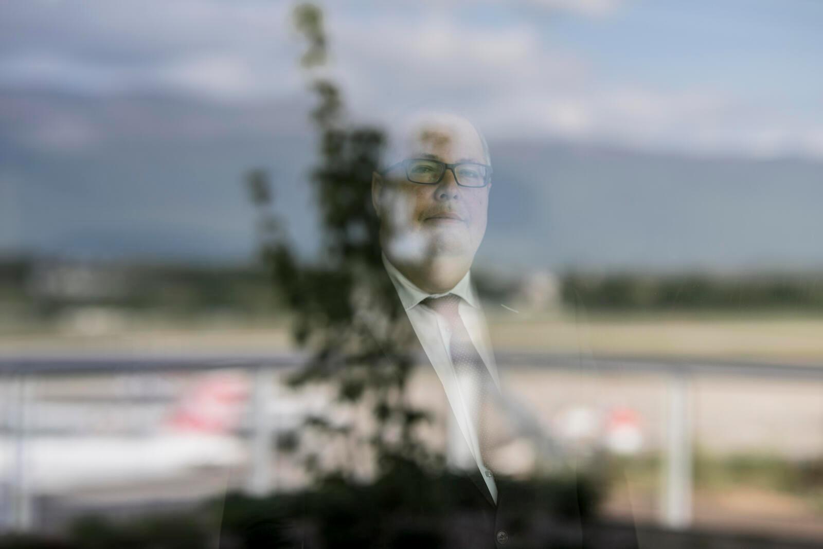 André Schneider, directeur de l'aéroport de Genève.sur la nouvelle terrasse pour le public . Cointrin, canton de Genève, Suisse. 27.5.2021. Eddy mottaz / Le Temps