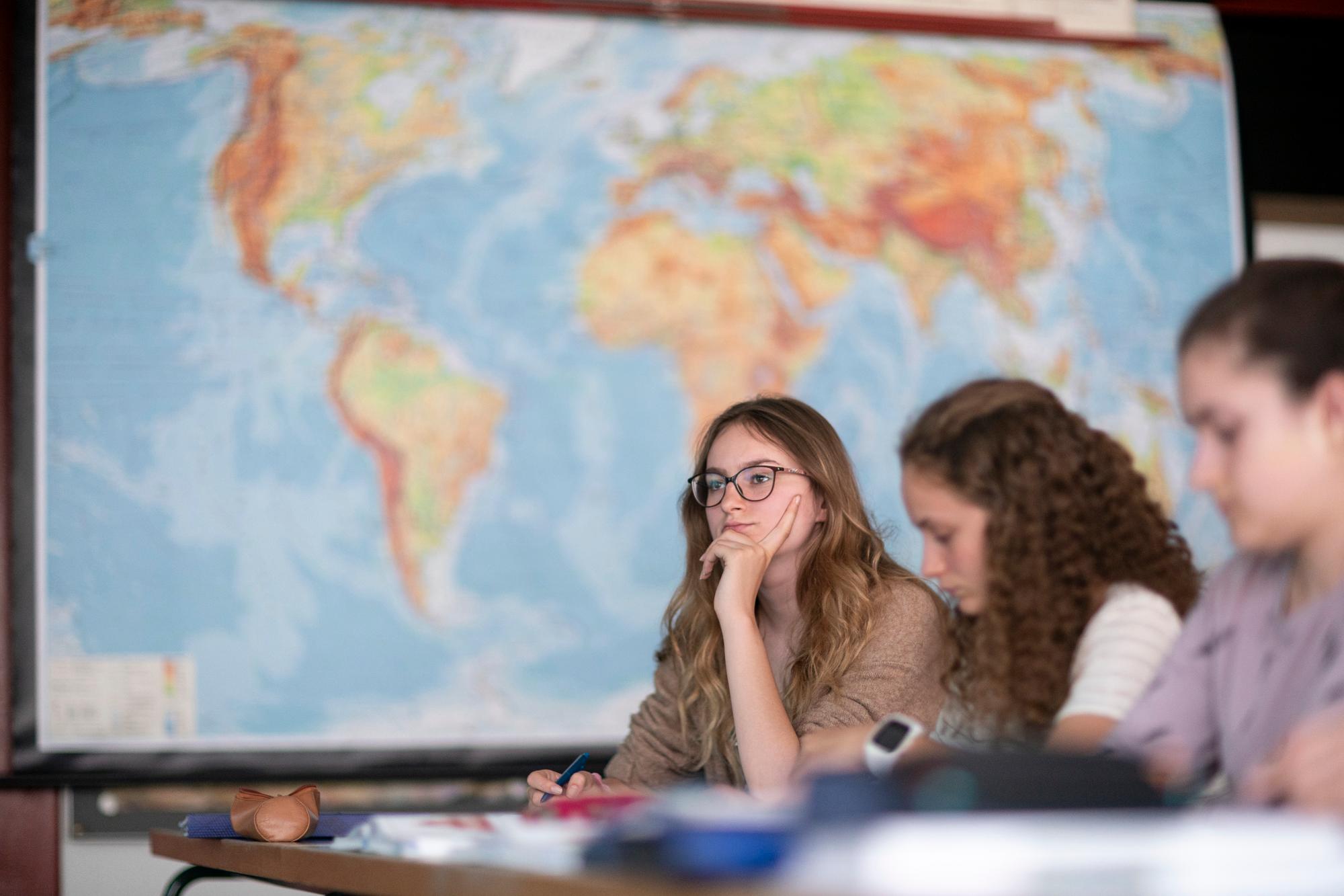 Gymi Schueler und Schuelerinnen der 5 Klasse folgen der Geografie Unterricht an der Kanti Glarus am 17. Juni 2019 in Glarus. (KEYSTONE/Gaetan Bally)